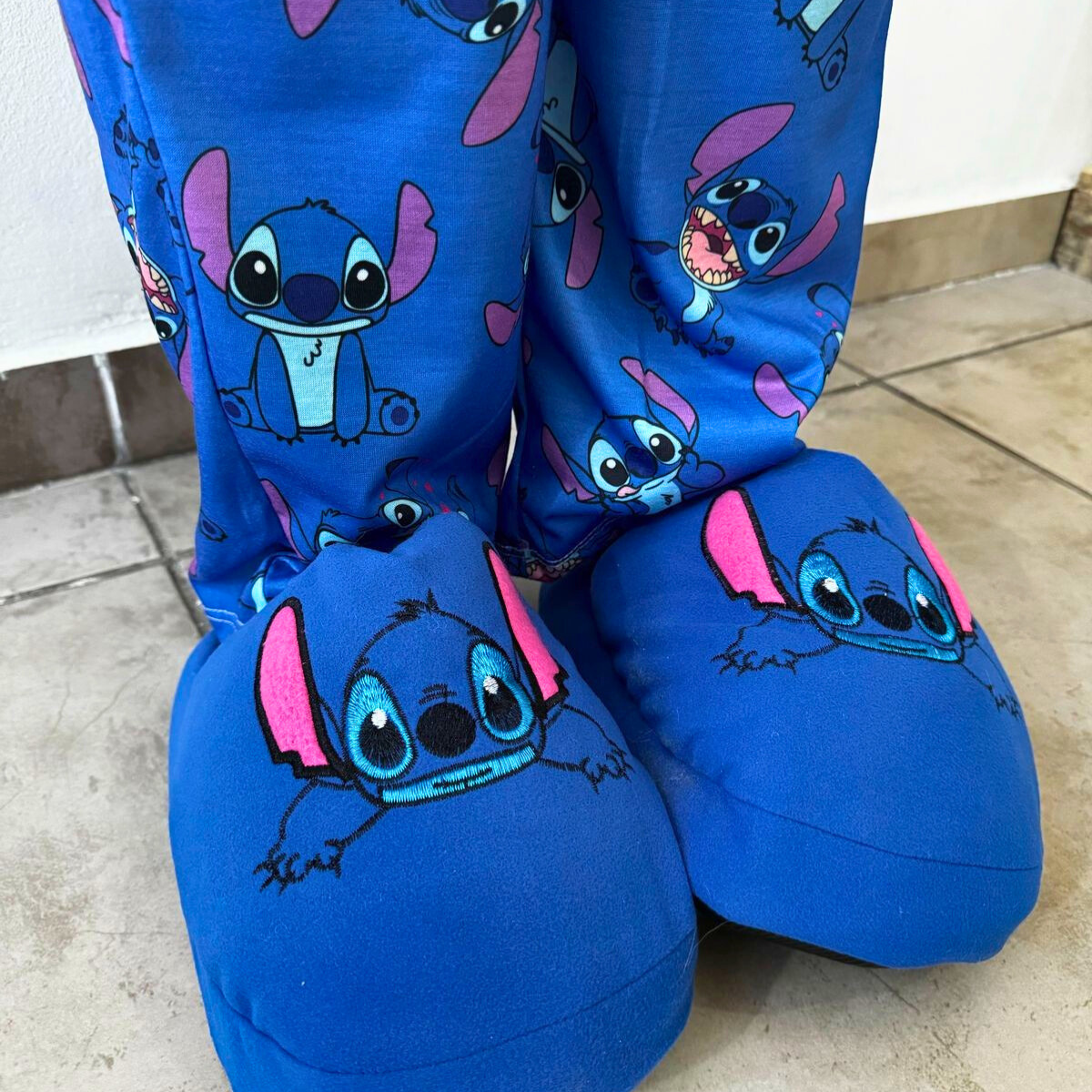 PIJAMA STITCH 3x1 - Pantalon + remera + pantuflas